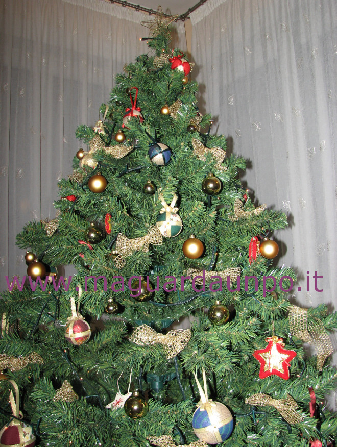 Albero Di Natale Sia.Palline Di Natale Per L Albero Come Farle Con Il Polistirolo In Stile Patchwork Ma Guarda Un Po